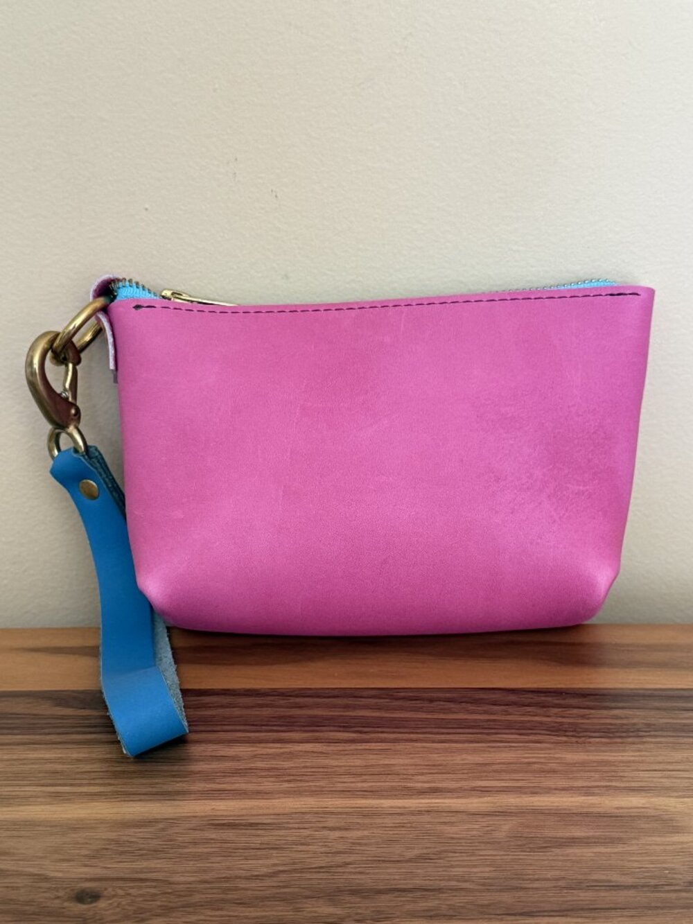 Wolf Leathers Mini Travel Case in Hot Pink NWOT/EUC leather